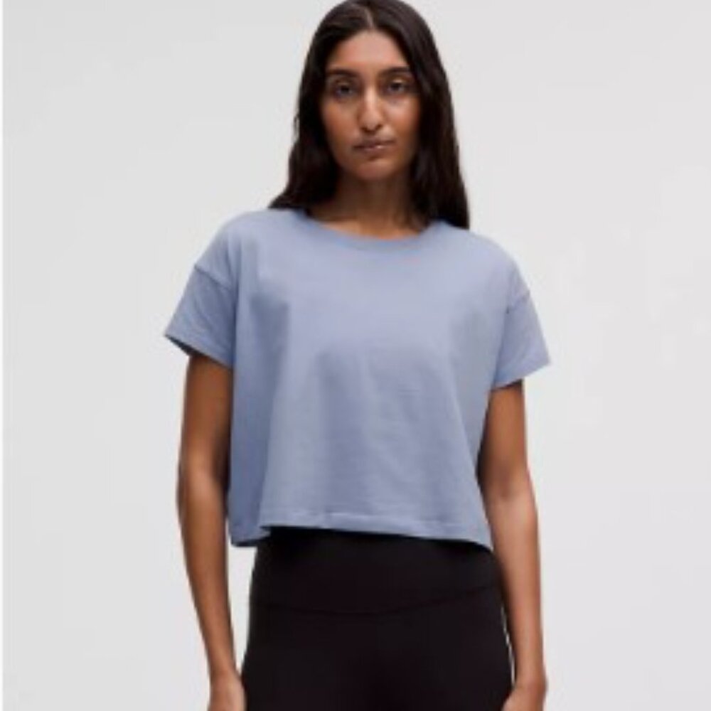 Lululemon Cates T-Shirt Blue Willow Size 0